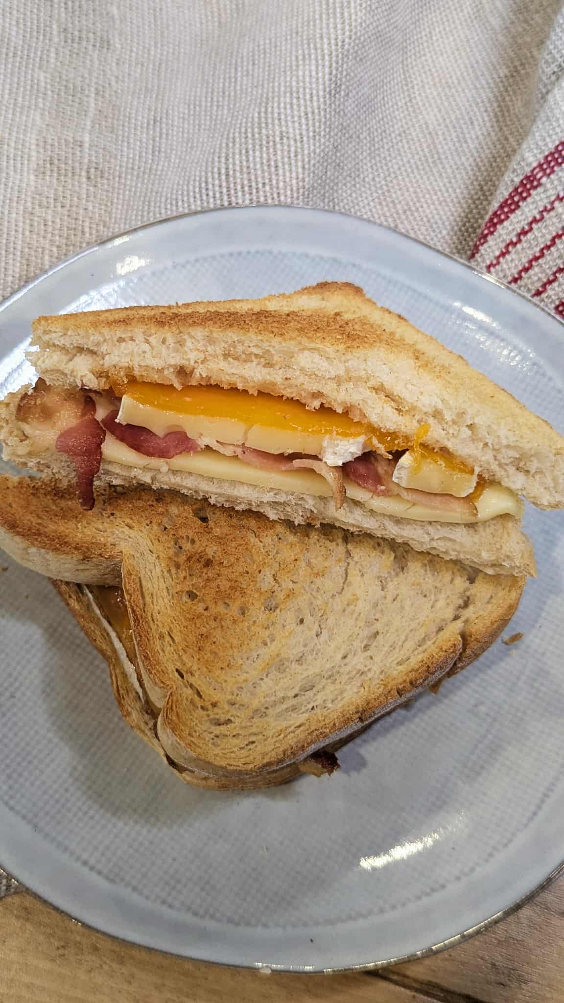 Grilled cheese 3 fromages avec viandes